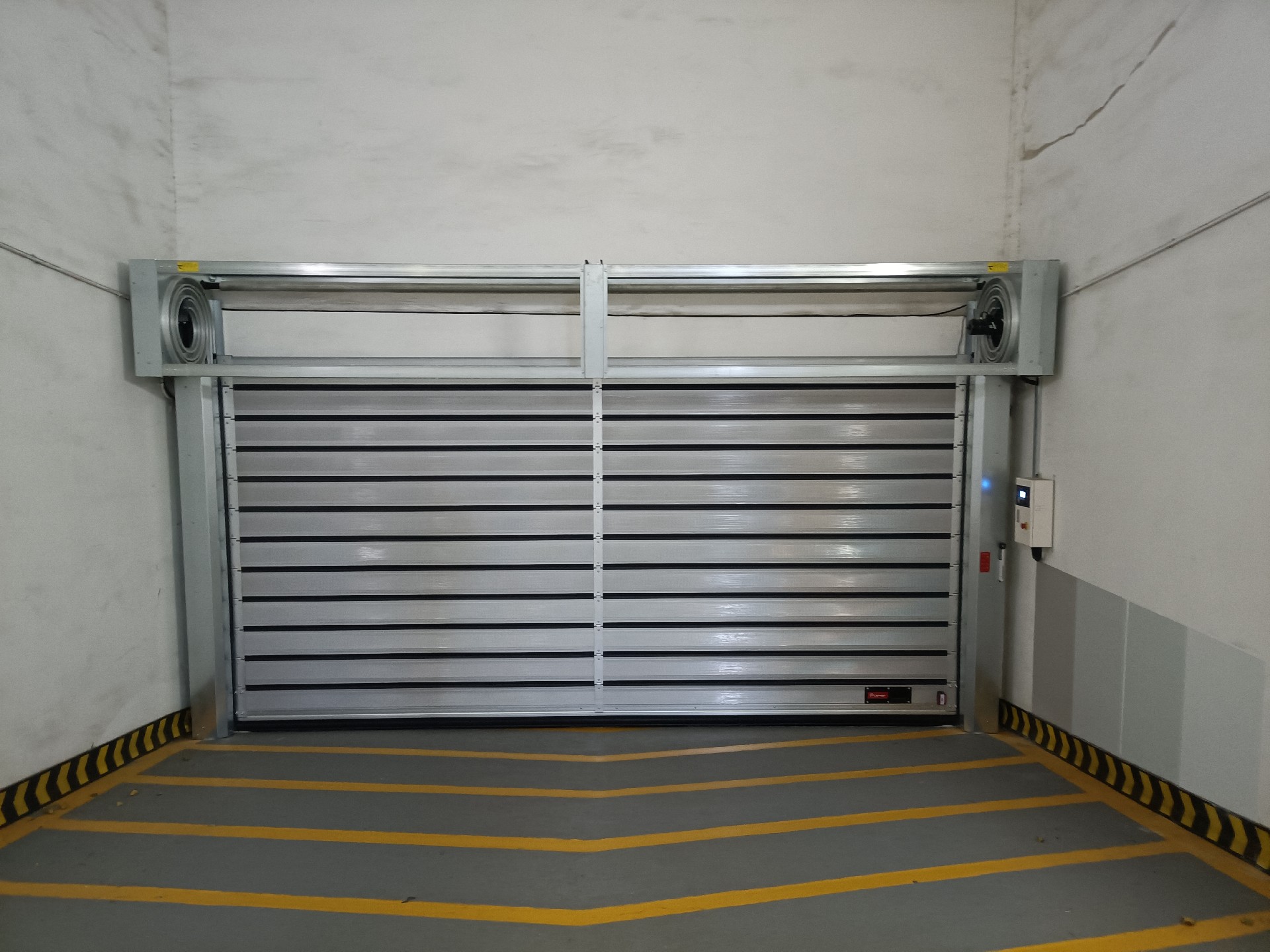 万丽海景地库门